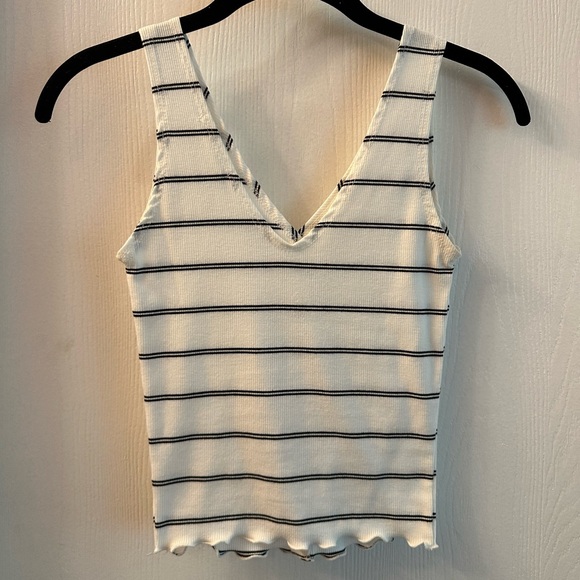 Striped tank top with brown buttons - Picture 2 of 2